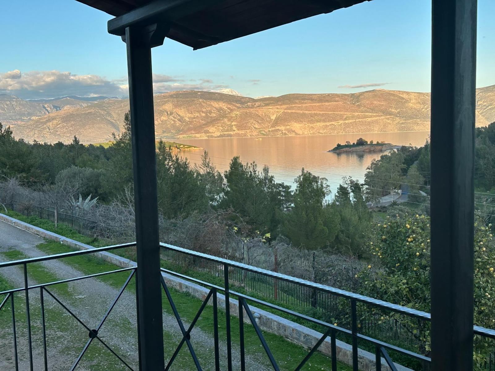 Το μπαλκόνι το σούρουπο