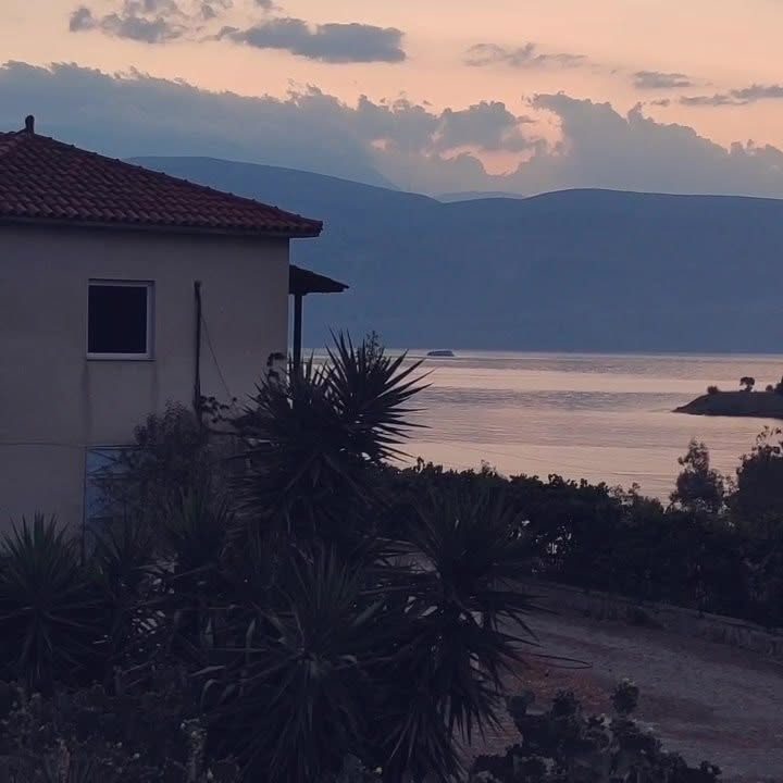 Σούρουπο πάνω από τον κόλπο